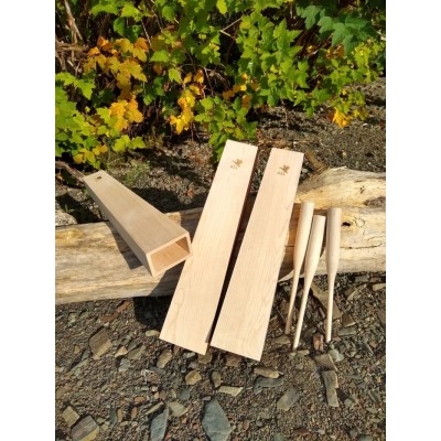 Appeau à orignal en bois d’érable, à la forme d’une boîte de résonnance, 15 pouces de long, avec un bâtonnet en érable.